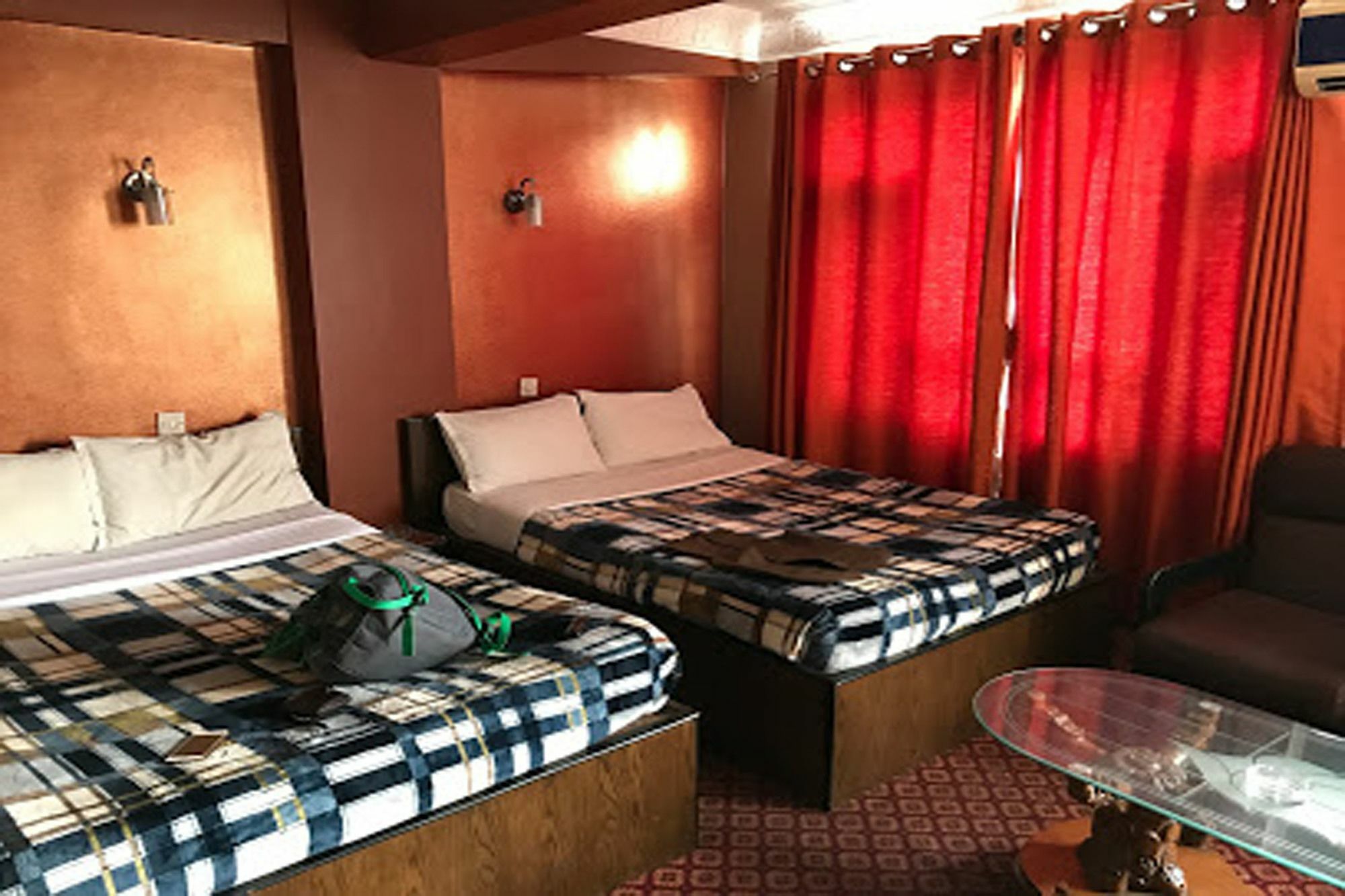 Tirupati Holiday Inn Katmandou Extérieur photo
